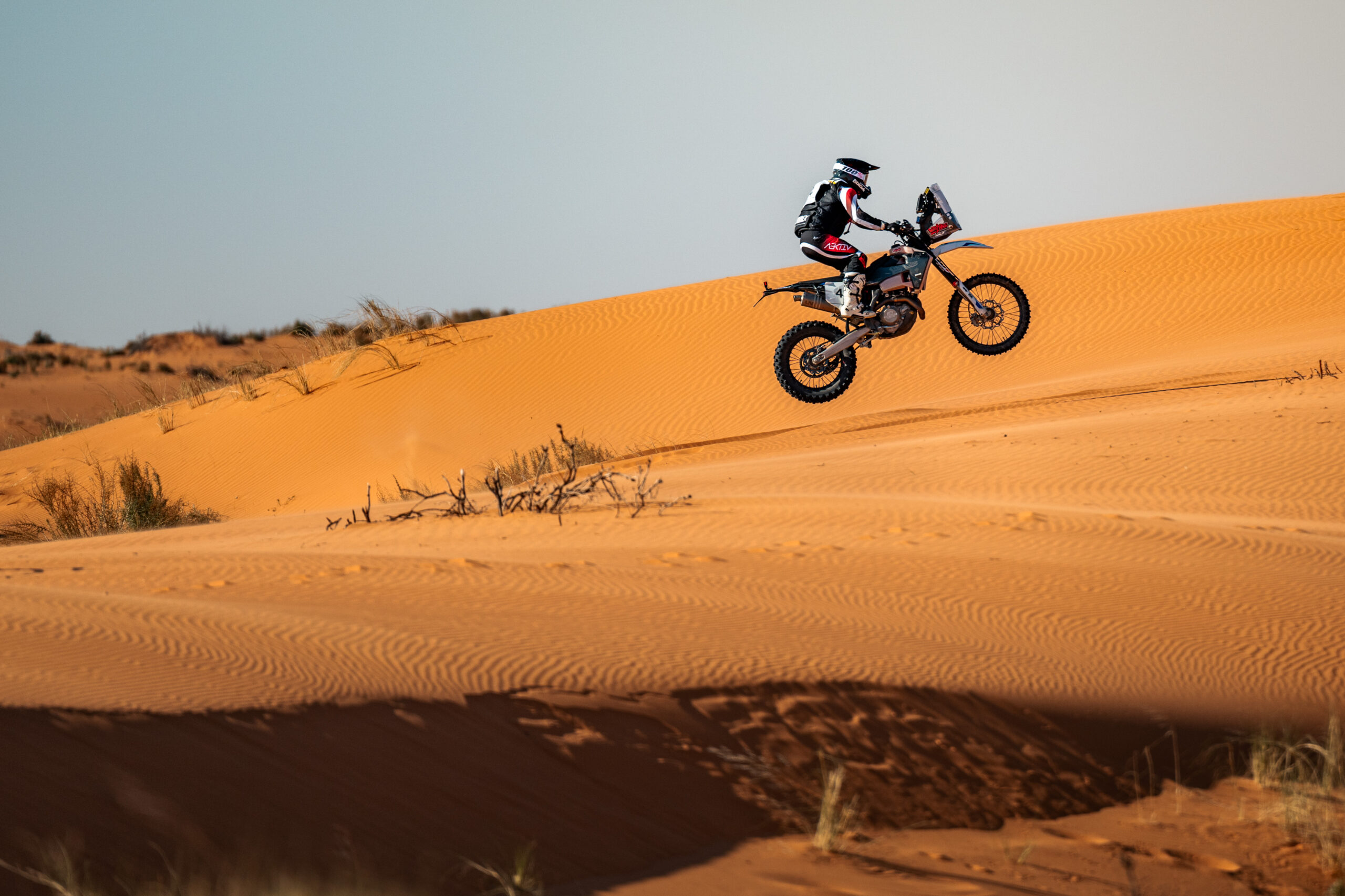 EBC-Equipped McInnes Dominates Opening Round of FIM Bajas World Cup in Saudi Arabia
