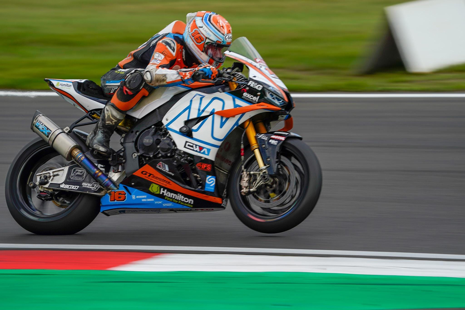 EBC-Equipped Whitecliffe CDH Team Score Well at BSB Brands Hatch Round