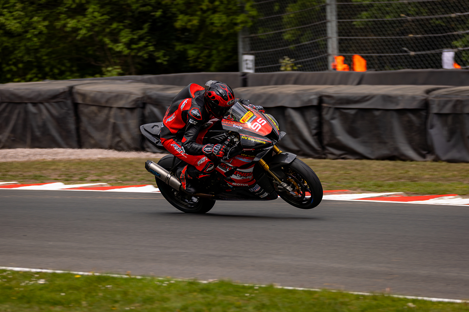 British Superbike Challenger and Castle Combe Champion Max Symonds Loves EBC Brakes Racing’s GPFAX Pads and X-Series Floating Discs