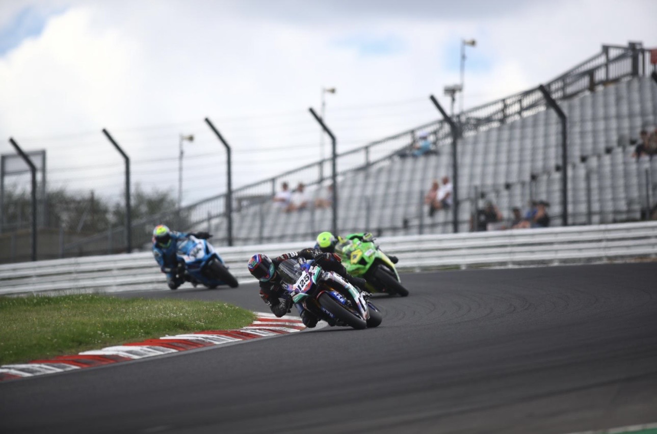 GPFAX-Equipped NLR Racer Fights Back at Brands Hatch